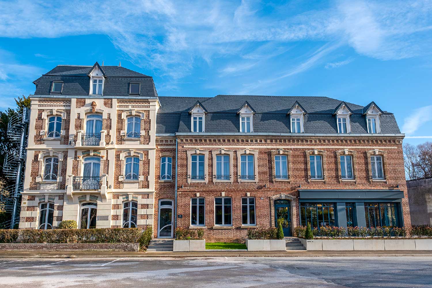 Mayrena-Hotel-facade-gare-de-Eu-2